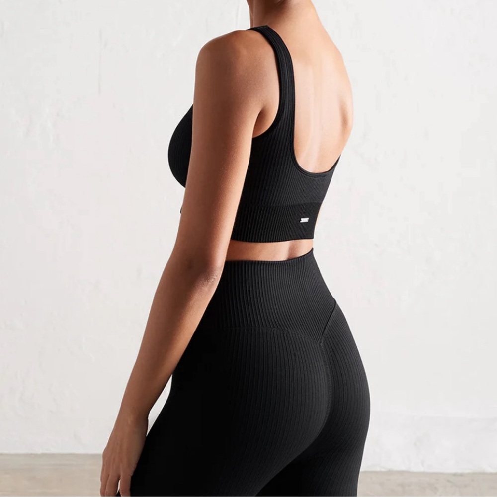 Black Ribbed Seamless Bra - Picture 3 of 3